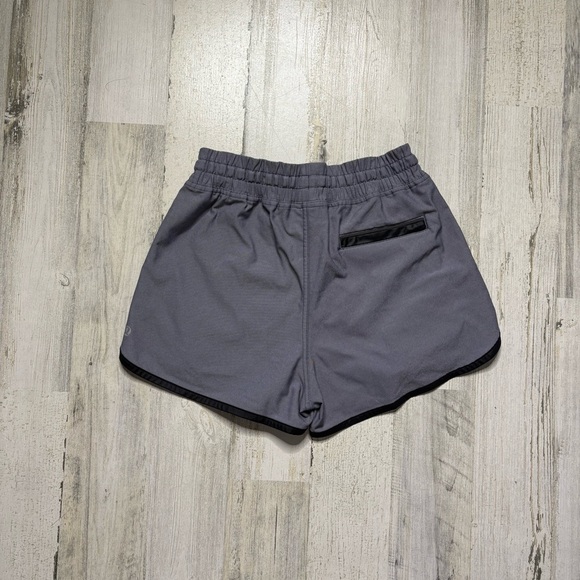 Lululemon Varsity Short Size 4 - Picture 6 of 6